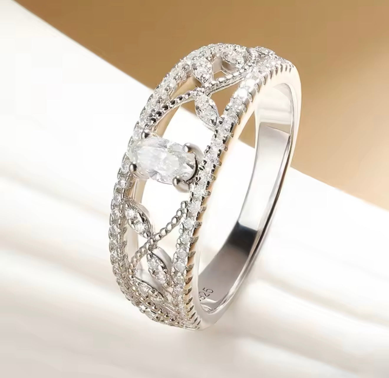 MOISSANITE RING